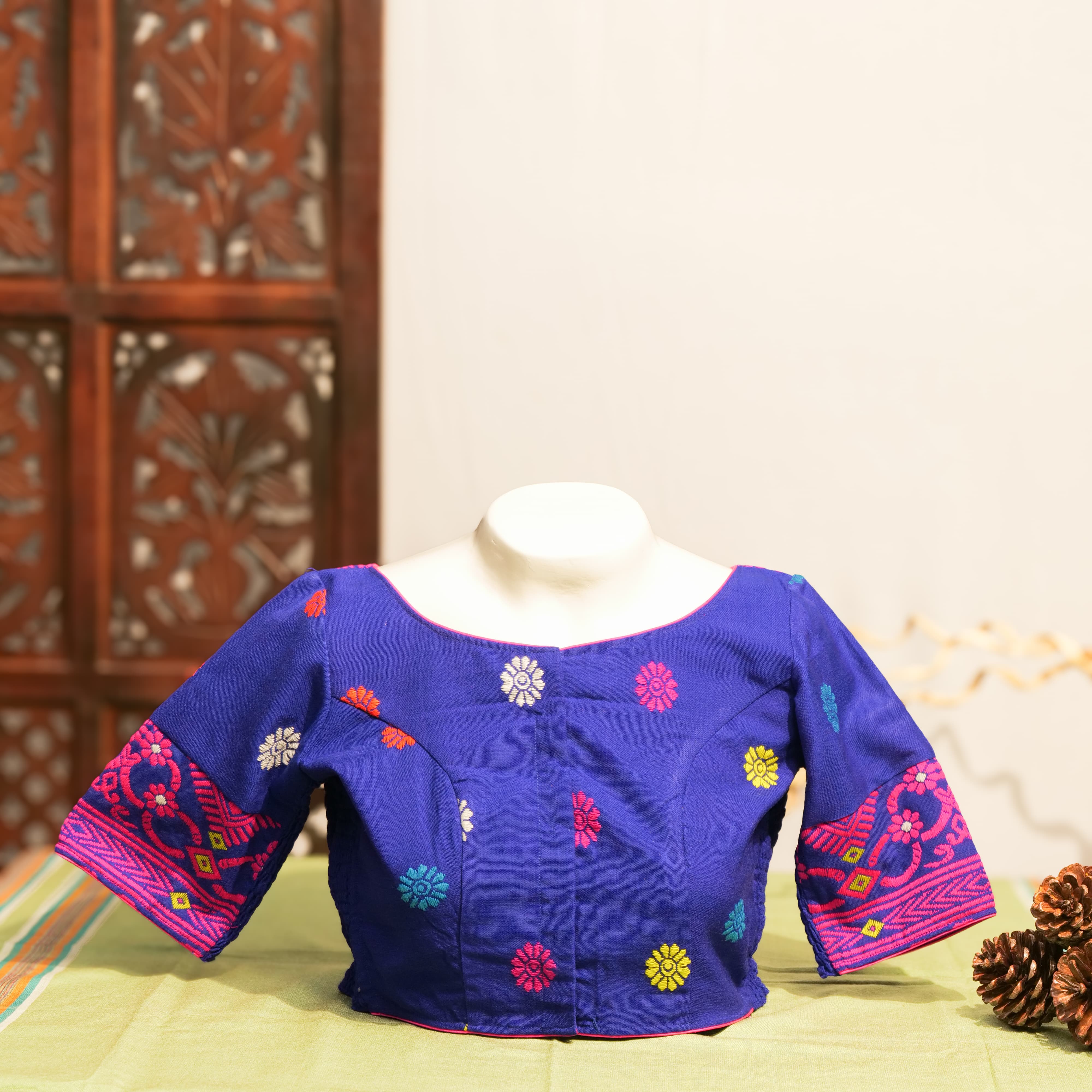 STRETCHLINE BLOUSE WITH KARBI MOTIF